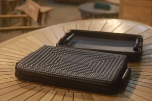 Bandeja Rectangular de Mimbre Sintético con Asas de Madera, Diseño Geométrico Moderno - Product Image 3