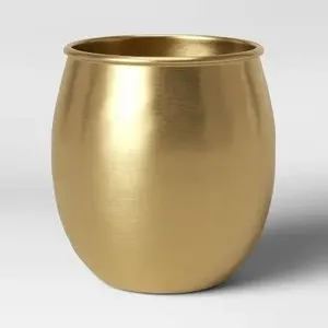 Jardinière en métal artisanale élégante avec surface dorée pour la décoration intérieure bohème, moderne, classique, éclectique et l'utilisation en jardin. - Product Image 1