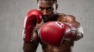 Gants de boxe en cuir véritable Dumela, cuir rouge, avec lacets blancs et logo. - Product Image 4