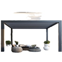Gazebo d'extérieur autoportant en aluminium avec structure thermolaquée gris foncé et système de toit à persiennes réglables pour terrasse en bois
