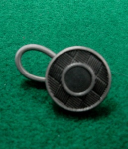 DK-348CB Prolongateur de bouton de pantalon 19 mm |   Bouton rond en métal avec logo en relief, sans nickel, style classique - Product Image 4