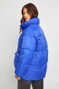 Veste matelassée bleue pour femme, personnalisable OEM, col montant, fermeture éclair, manches longues, chauffante, pour l'hiver, vente en gros - Product Image 6