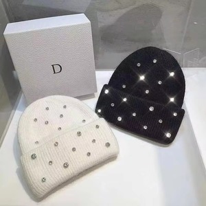 Bonnet d'hiver personnalisable en mohair fait main avec logo personnalisé, ornements floraux et en cristal, tricot côtelé, strass, respirant - Product Image 6