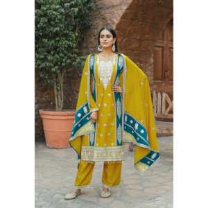 Conjunto de Ropa Tradicional China de Diseño, Elegante Top de Seda, Plazzo y Dupatta para Fiestas - Product Image 1