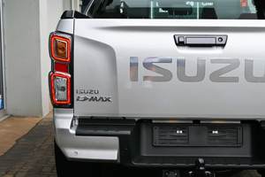 Producto TOP: Isuzu D-Max 3.0 Ddi V-Cross HR Doble Cabina Automática 4x4 2025 Usada en Perfectas Condiciones, Lista para Usar - Product Image 3