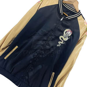 Chaqueta Sukajan Premium Ligera de Invierno para Hombre, Cuello Alto, Logotipo Frontal, Tela Satinada Moderna, Cómoda y Elegante, Estilo Urbano - Product Image 4