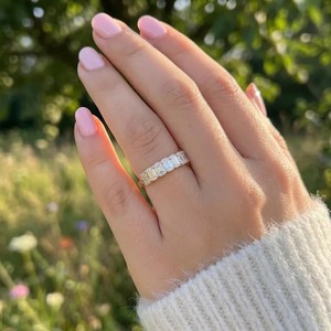 Bague de mariage demi-éternité en or rose massif 10K 14K 18K avec diamant de laboratoire taille émeraude certifié IGI, clarté DEF VS VVS - Product Image 6