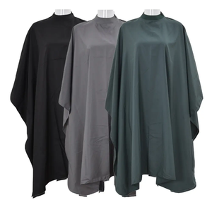 Cape de barbier en polyester imperméable de haute qualité, conçue et fabriquée pour la coiffure - Product Image 5