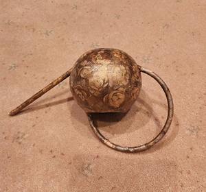 Regadera de estilo vintage con grabado floral y boquilla larga para riego preciso de plantas de interior, suculentas y orquídeas, procedente de la India. - Product Image 2