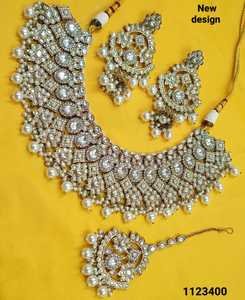 Nouveau Collier Ras-du-Cou Fantaisie en Alliage Plaqué Or avec Perles Florales et Perles Kundan, Style Ethnique Traditionnel pour Mariage Féminin - Product Image 2