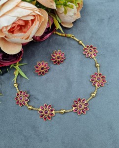 Conjunto de Joyería Tradicional para Fiesta: Collar Gargantilla Floral Chapado en Oro con Piedras Preciosas y Pendientes a Juego - Product Image 1