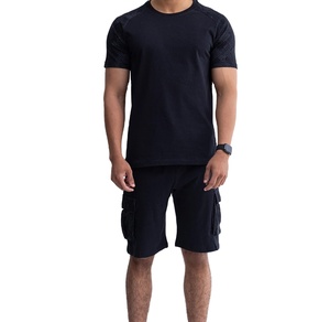 Ensemble t-shirt et short de haute qualité pour hommes, confortable et élégant pour toutes les occasions, col rond, manches courtes, couleur noire. - Product Image 1