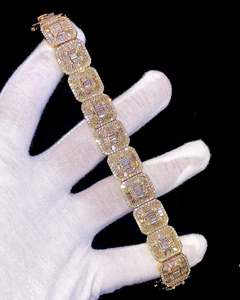 สร้อยข้อมือเงินแท้ 925 ชุบทอง 22k ประดับเพชรโมอิสซาไนต์ทรงบาแกตต์ ดีไซน์หรูหรา สำหรับทั้งชายและหญิง เหมาะเป็นของขวัญในโอกาสครบรอบ/งานแต่งงาน - Product Image 2
