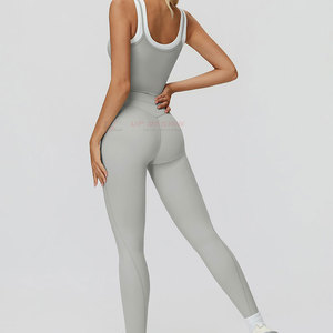 Ensemble de yoga pour femmes de qualité supérieure à prix abordable, 2 pièces, personnalisable, respirant, doux, matériau durable, design international - Product Image 3