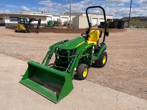 Tractor Compacto 2024 1025R Z099259, Equipo Premium Listo para Exportación - Product Image 2