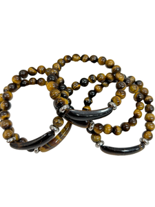 Pulsera de Piedras Preciosas de Ojo de Tigre Pulido, Nuevo Diseño, Elástica, Joyería de Cristal, Tema de Amor en Forma Libre, en Amayra Crystals - Product Image 1