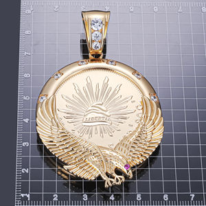 Collar con Colgante de Moneda Libertad con Águila, Chapado en Oro sobre Plata de Ley 925, con Diamante de Gema Multicolor Cultivada en Laboratorio, Certificado IGI - Product Image 3