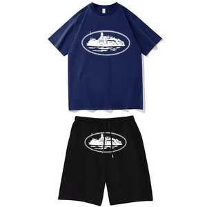 Conjunto de camiseta azul marino y pantalones cortos negros para hombre con estampado de crucero, atuendo informal de verano, conjunto de dos piezas de algodón transpirable. - Product Image 1