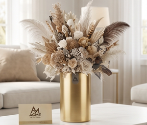 Florero de Metal de Diseño Moderno con Acabado Dorado, Perfecto para Accesorios Decorativos de Mesa Elegantes y con Estilo para el Hogar - Product Image 1