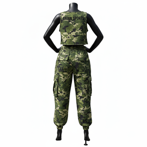 Conjunto de top corto y pantalones cargo de poliéster y spandex premium de 220 GSM con estampado de camuflaje y logotipo personalizado para mujer - Product Image 3