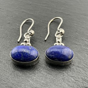 Boucles d'oreilles pendantes fantaisie en argent sterling et lapis-lazuli vintage, bijoux faits à la main avec pierres précieuses bleues, cadeau élégant pour femmes - Product Image 1
