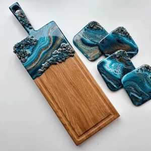 Tabla de servir de madera de acacia premium con resina epoxi color azul verdoso, estilo pala, con asa, para quesos y embutidos, diseño de olas marinas. - Product Image 5