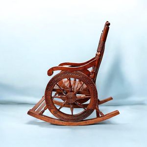 Fauteuil à bascule en bois artisanal avec roulettes, finition antique traditionnelle - Product Image 3