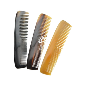 Peigne en corne de qualité supérieure pour les conceptions de coiffure professionnelles avancées et les magnifiques comptoirs de coiffure vintage - Product Image 1