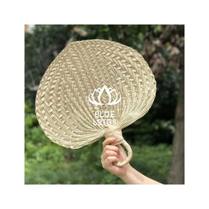 Abanico de Hoja de Palma de Alta Calidad, Hecho a Mano, con Material de Origen Vegetal, para Eventos al Aire Libre y Decoración del Hogar, Ligero, para Exportación - Product Image 1