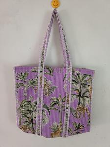 กระเป๋าโท้ทลายซาฟารีสีม่วงสุดหรู ผ้าฝ้ายเย็บลายควิลท์ ขนาดใหญ่พิเศษ สะพายไหล่ สำหรับผู้หญิง ใช้ได้ทั้งเดินทาง ไปเที่ยวทะเล ซื้อของ ใช้ในชีวิตประจำวัน - Product Image 5