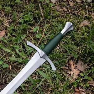 Espada de acero al carbono hecha a mano con funda de cuero verde y conjunto de cinturón marrón - Product Image 2