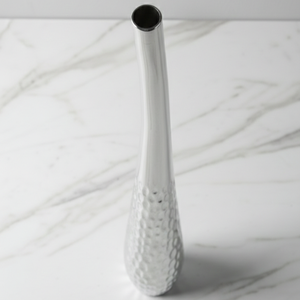 Florero de Metal Plateado Martillado de Lujo, Diseño Elegante, Alto y Delgado, Hecho a Mano, Decoración Moderna para el Hogar, Pieza Única - Product Image 4