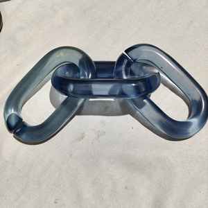 Chaînes en résine transparente de différentes couleurs, maillons de grande et petite taille, disponibles pour la décoration intérieure. - Product Image 1