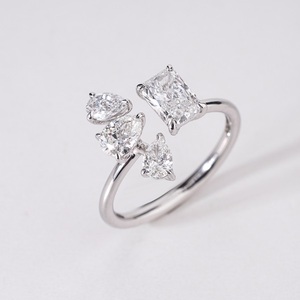 Elegante Anillo de Oro de 14K con Esmeralda Sintética para Mujer, Ajustable, Joyería Fina, Anillo de Compromiso y Boda, Piedra de Lujo - Product Image 6