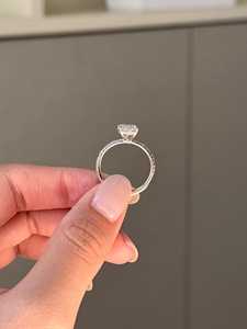 แหวนเพชรทรงรี 2 กะรัต รับรองโดย IGI ระดับ E-VVS1 แหวนทอง 14k ประดับเพชรทรงรีแบบ Pave สำหรับหมั้น แหวนทรงรีแบบ Low-Profile - Product Image 3