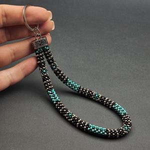 Chaîne de corps tendance pour femme, faite à la main, avec perles d'imitation, motif corde noir, turquoise et blanc, embout décoratif argenté, idéale comme cadeau - Product Image 1