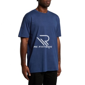 Le confort respirant : le T-shirt classique à poches en coton luxueux. Sublimez votre couche de base : le tee-shirt doux et élégant. - Product Image 1