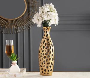 Vase de table moderne en métal doré avec design ajouré pour la décoration intérieure - Product Image 1