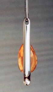 Collar con Colgante Geométrico de Acero Inoxidable con Piedra Ovalada de Ámbar Natural, Diseño Minimalista Plateado en Plata, Unisex, para Uso Diario - Product Image 2