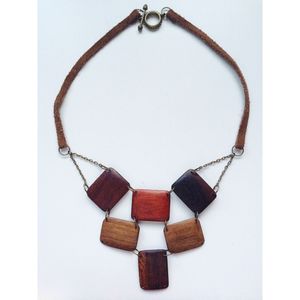 Fournitures de perles en bois durables faites à la main - Collier tendance pour femmes - Product Image 1