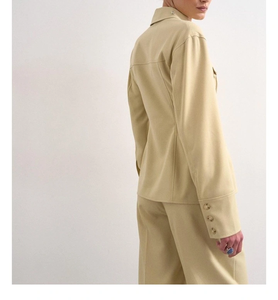Chemisier élégant et formel pour femme, couleur unie, boutonné, manches longues, col rabattu, coupe ajustée, avec poche à rabat, idéal pour le bureau - Product Image 2