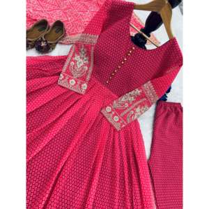 Vestidos de noche de diseñador Vestido de fiesta elegante con Pent y Dupatta para un aspecto lujoso - Product Image 2