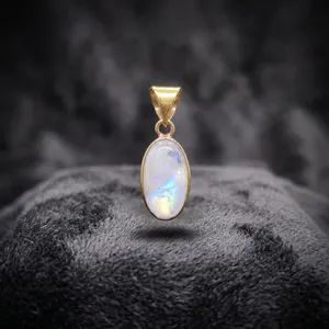 Pendentif en laiton avec pierre de lune arc-en-ciel |   Pendentif artisanal en laiton et pierres précieuses |   Bijoux en pierre de lune arc-en-ciel naturelle - Product Image 3