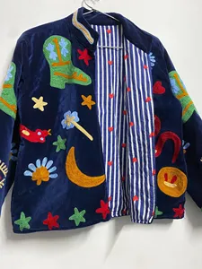 Chaqueta artística de terciopelo azul marino con bordado de serpiente y motivos místicos, estilo bohemio chic, para mujer, ideal para festivales. - Product Image 4