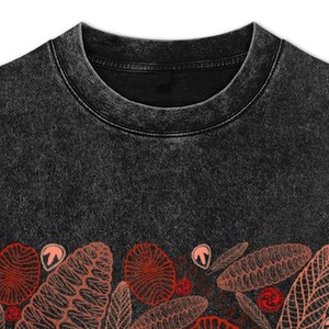 Camiseta de Algodón Negra para Hombre con Estampado Floral Rojo, Manga Corta, Cuello Redondo, Diseño Casual, Corte Holgado, Impresión Personalizada - Product Image 5