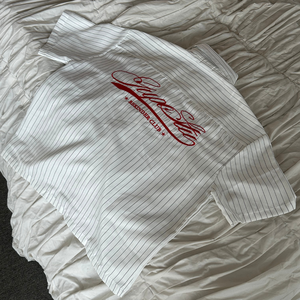 เสื้อเชิ้ตพิมพ์ลายบาติก คอตั้ง ผ้าโพลีเอสเตอร์/คอตตอน แห้งเร็ว สำหรับวันหยุดพักผ่อน แขนสั้น สำหรับผู้ชายและผู้หญิง รับผลิตแบบ OEM ODM - Product Image 2