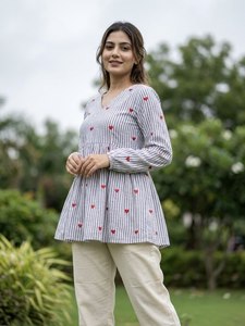 Ensemble Traditionnel de Fête en Coton avec Haut Brodé Cœur Col V Manches Longues et Pantalon en Lin Coton à Volants et Taille Élastique avec Poches - Product Image 6