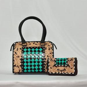 Bolsa de Viaje de Cuero Floral de Lujo Hecha a Mano con Cierre de Cremallera en Color Verde Azulado y Marrón, Diseño Duradero - Product Image 4