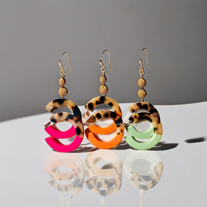 Últimos pendientes de moda 2025, pendientes de gota de acrílico con diseño de joyería, pendientes de acrílico con colgante cuadrado colorido para mujer - Product Image 1