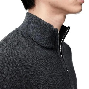 Pull confortable à demi-zip pour tous les jours, avec texture tricotée fine, coupe décontractée et fermeture avant ajustable. - Product Image 4